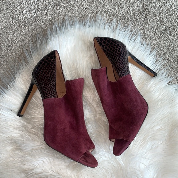 Vince Camuto NWOT Kawa Burgundy Peep Toe Heels - Picture 2 of 11